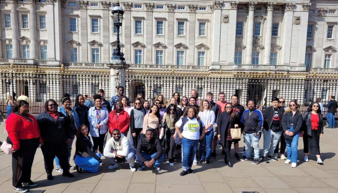 Tour Group Buckingham Palace